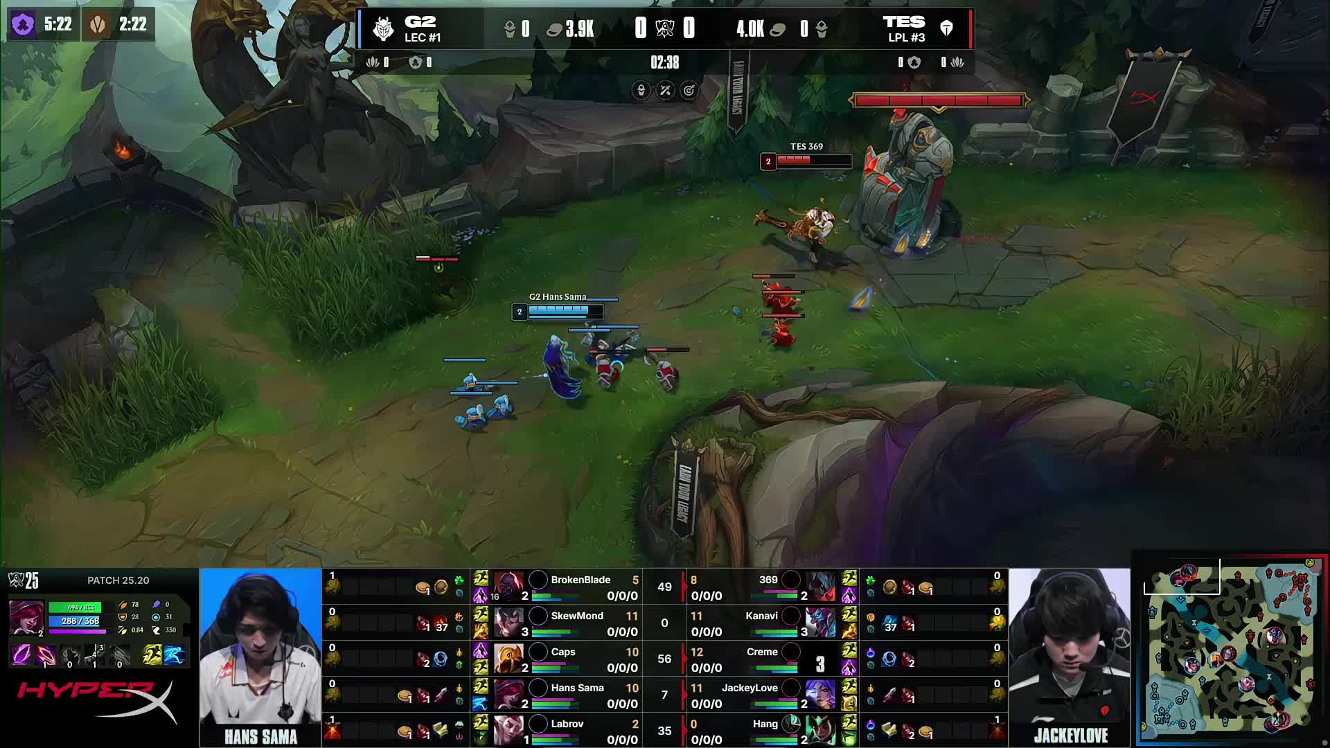 资讯两人往壕沟里一蹲，等着快递员来送货了