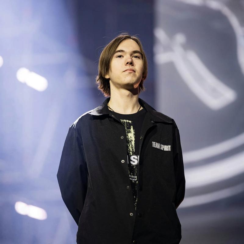 传闻： FUT Esports 可能签下前 NaVi Junior 阵容与 Misutaaa 。