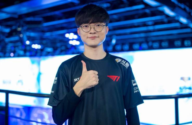 B8 将面对 Legacy ，而 NRG 将面对 Fnatic ，争夺 StarLadder Budapest Major 第二阶段的名额