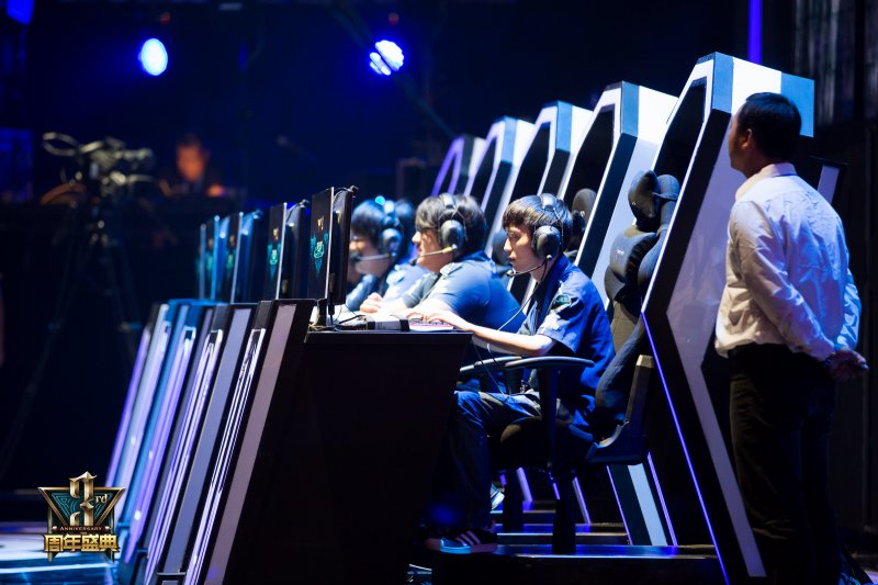 个人英雄主义！桂康击败四名对手，撕裂TE团队合作！EDG 1-1 TE